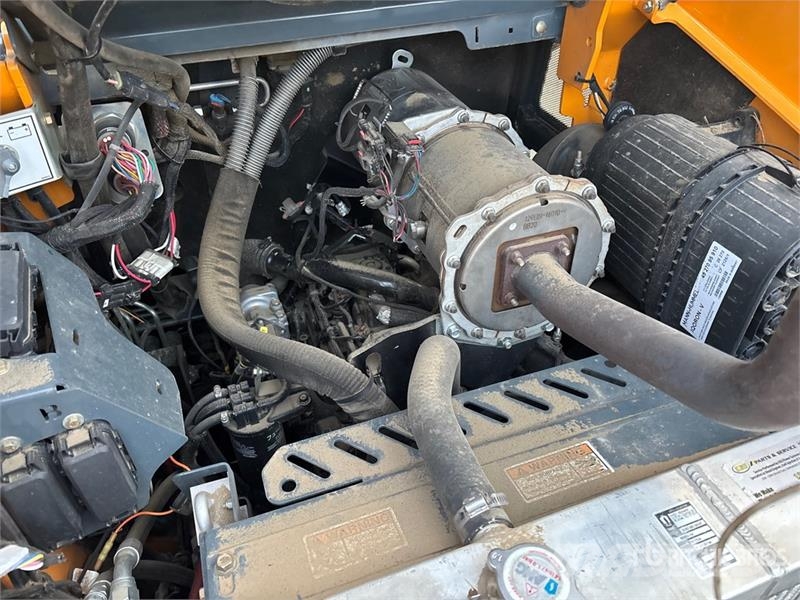 Mustang Two-Speed Skid Steer Loader 滑移轉向裝載機