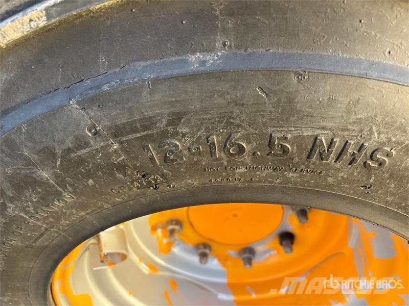 Mustang Two-Speed Skid Steer Loader 滑移轉向裝載機
