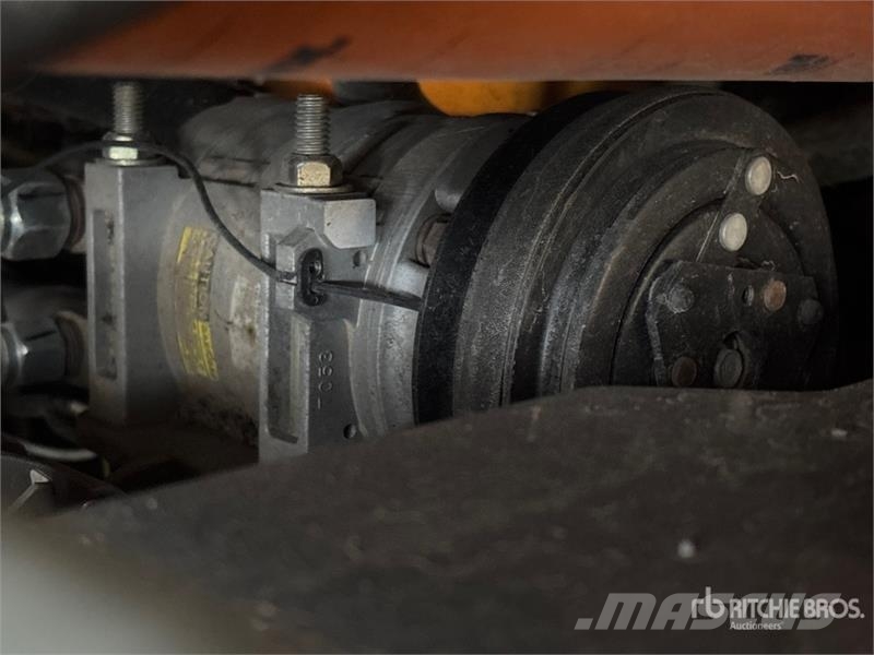 Mustang Two-Speed Skid Steer Loader 滑移轉向裝載機