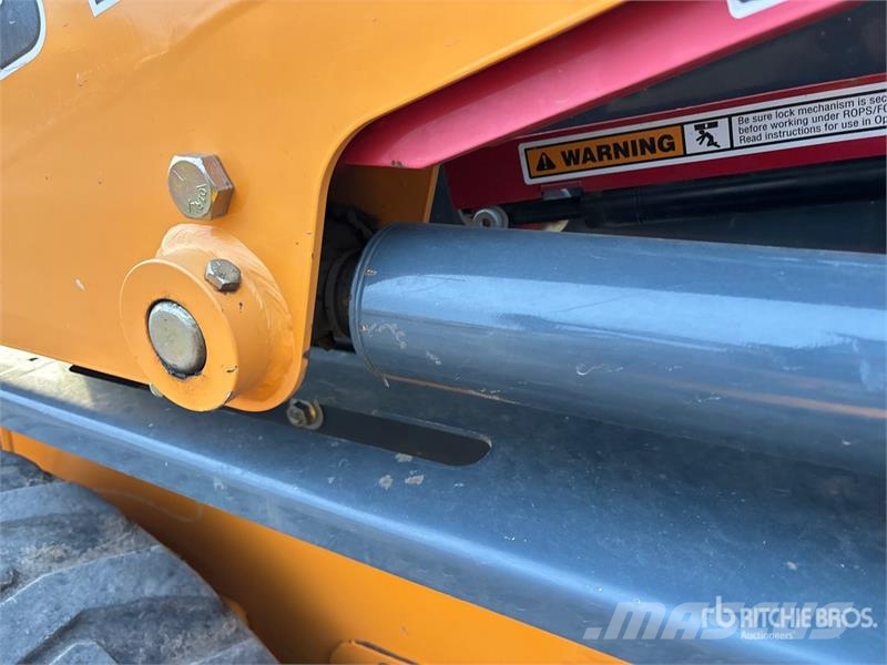 Mustang Two-Speed Skid Steer Loader 滑移轉向裝載機