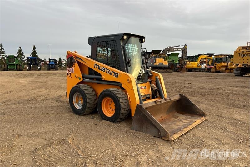Mustang Two-Speed Skid Steer Loader 滑移轉向裝載機