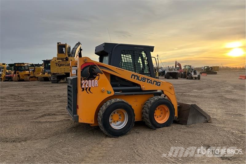 Mustang Two-Speed Skid Steer Loader 滑移轉向裝載機