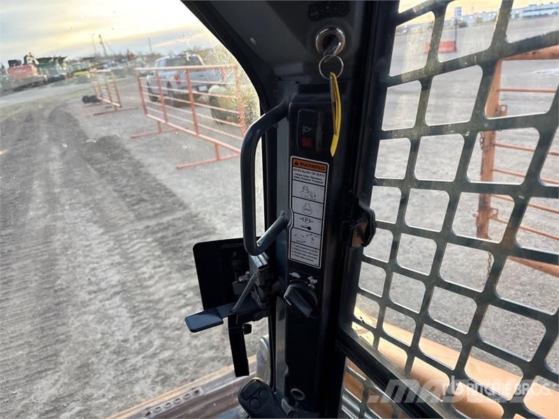 Mustang Two-Speed Skid Steer Loader 滑移轉向裝載機