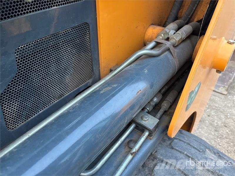 Mustang Two-Speed Skid Steer Loader 滑移轉向裝載機
