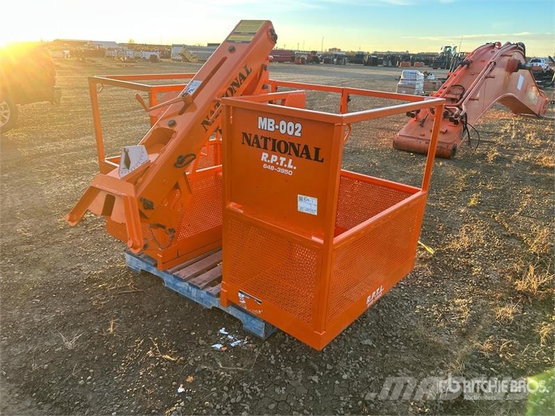 National 72 in 500 lb Crane Personnel Basket (Unused) 垂直昇降型リフト