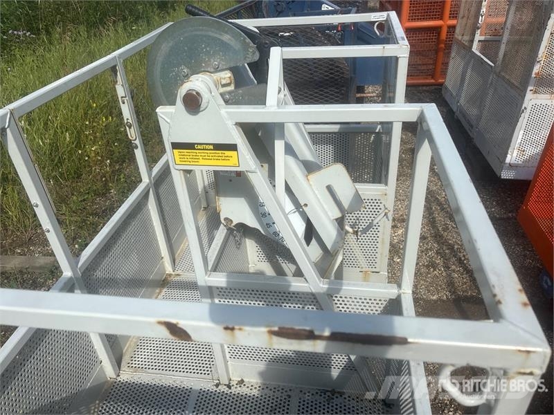 National 72 in 600 lb Personnel Basket (Unused) Personenliften en invalideliften