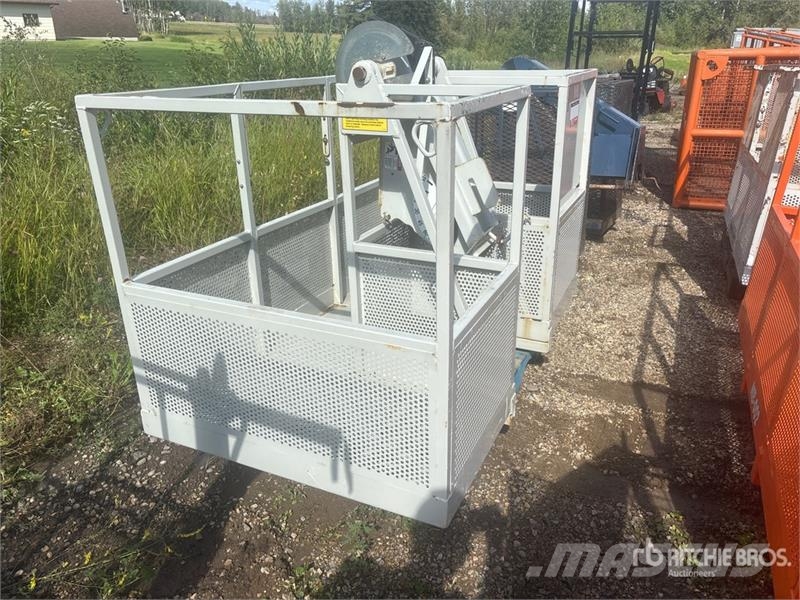 National 72 in 600 lb Personnel Basket (Unused) Personenliften en invalideliften
