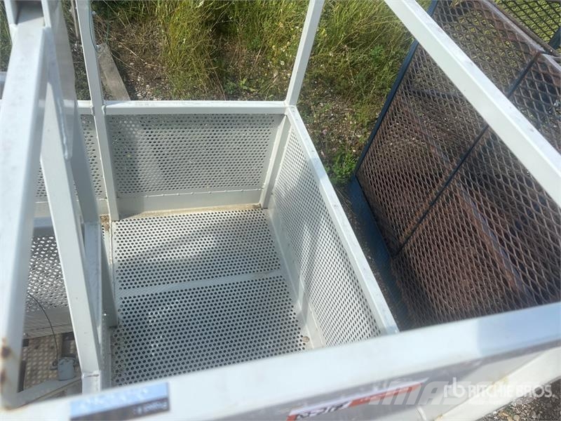 National 72 in 600 lb Personnel Basket (Unused) Personenliften en invalideliften