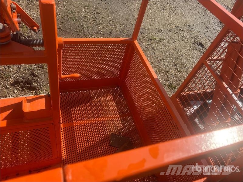 National 72 in Crane Personnel Basket (Unused) Personenliften en invalideliften