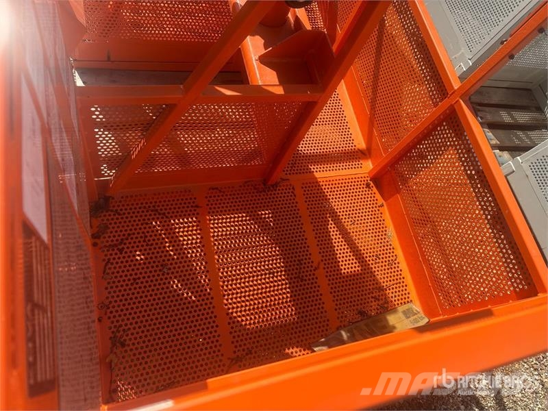National 72 in Crane Personnel Basket (Unused) Personenliften en invalideliften