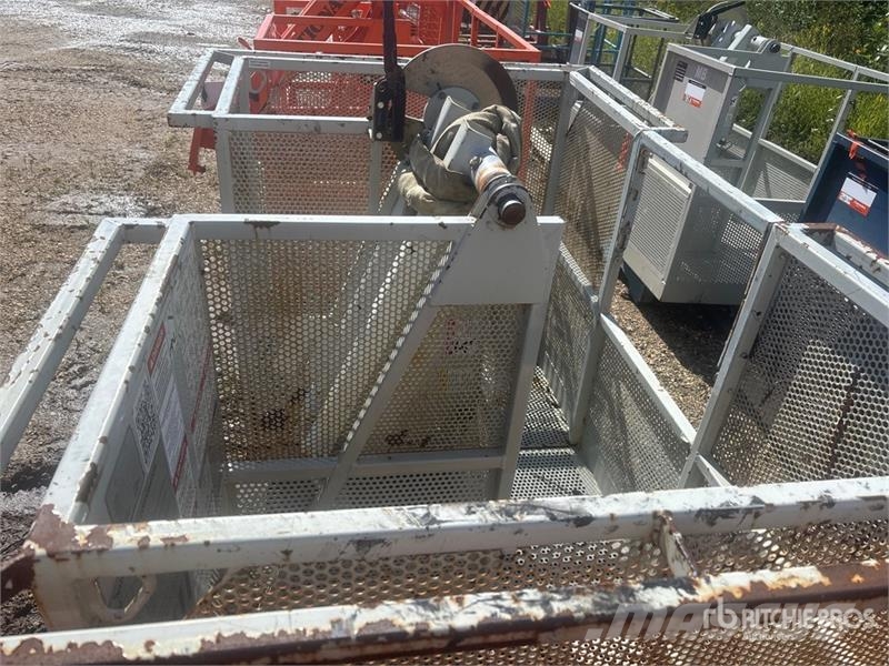 National Crane 72 in 600 lb Personnel Basket - Fits Crane رافعات السارية الرأسية