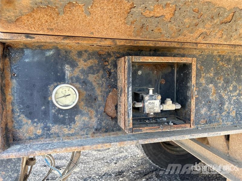  Neustar Tri/A Pup Dump Trailer Pašizgāzējs