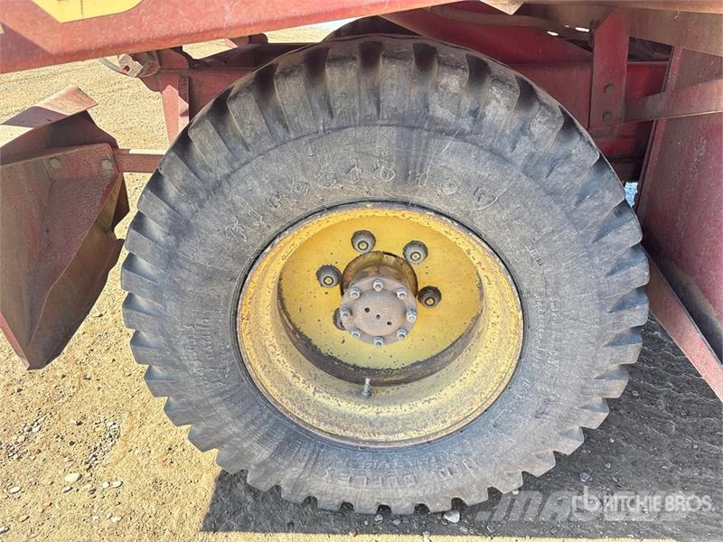 New Holland 1069 23 ft x 9 ft Bale Mover Önrakodó pótkocsik