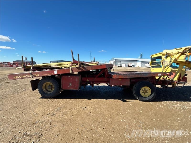 New Holland 1069 23 ft x 9 ft Bale Mover Önrakodó pótkocsik