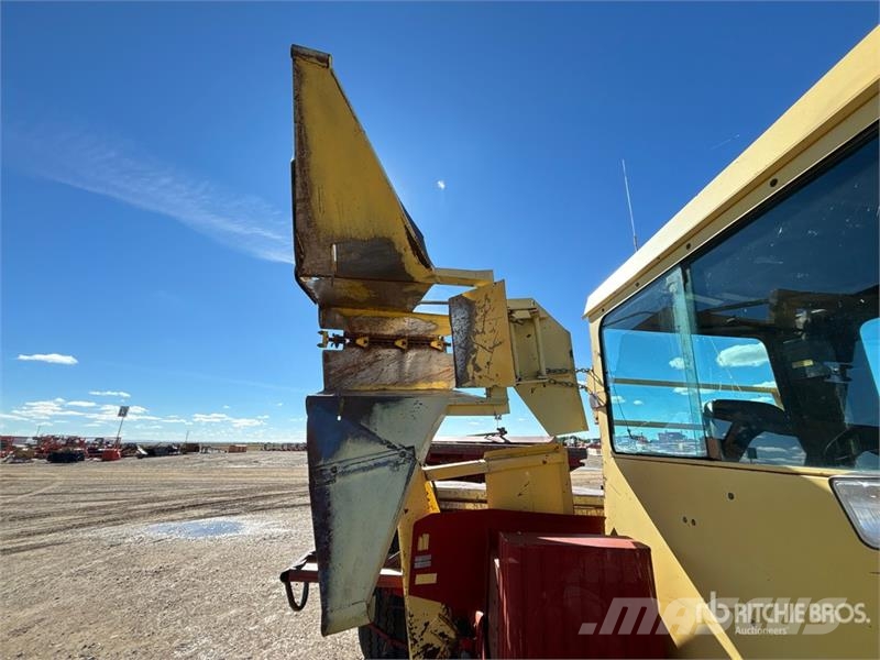 New Holland 1069 23 ft x 9 ft Bale Mover Önrakodó pótkocsik