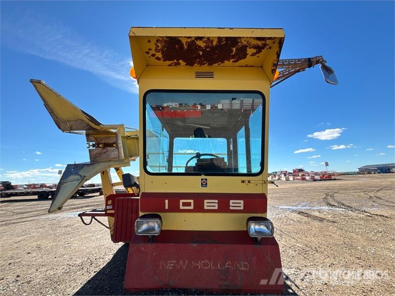 New Holland 1069 23 ft x 9 ft Bale Mover Önrakodó pótkocsik