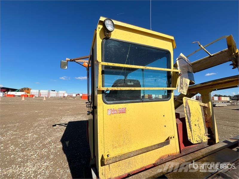 New Holland 1069 23 ft x 9 ft Bale Mover Önrakodó pótkocsik