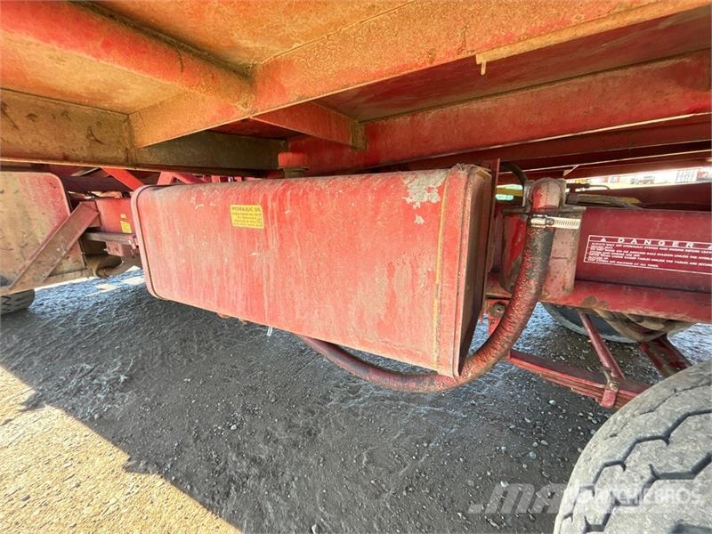 New Holland 1069 23 ft x 9 ft Bale Mover Önrakodó pótkocsik