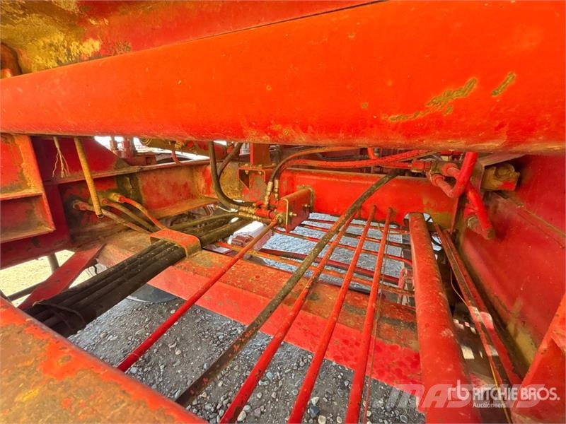 New Holland 1069 23 ft x 9 ft Bale Mover Önrakodó pótkocsik