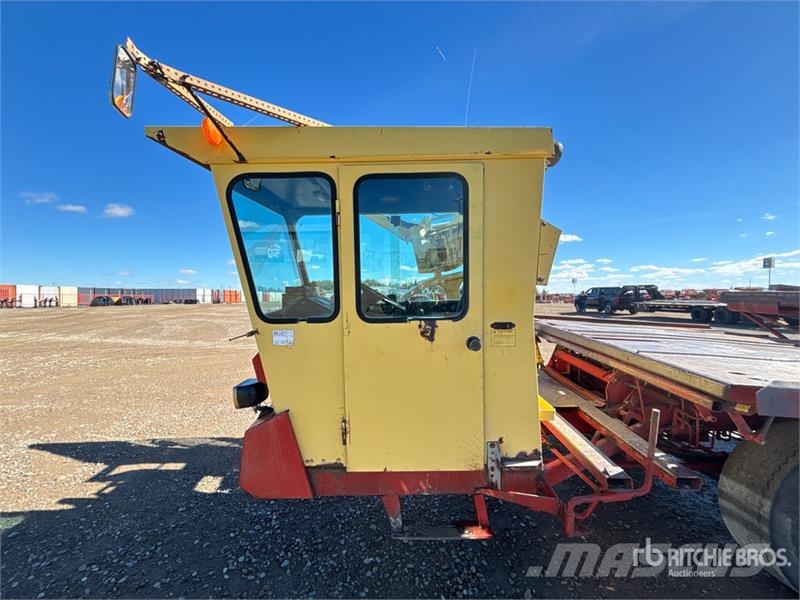 New Holland 1069 23 ft x 9 ft Bale Mover Önrakodó pótkocsik