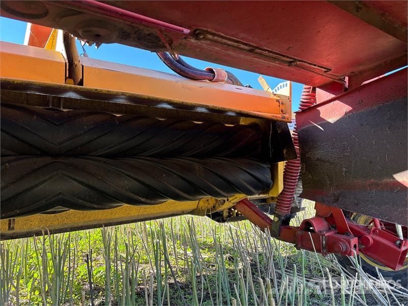 New Holland 1475 16 ft Mower Conditioner Kondicionér žacího stroje