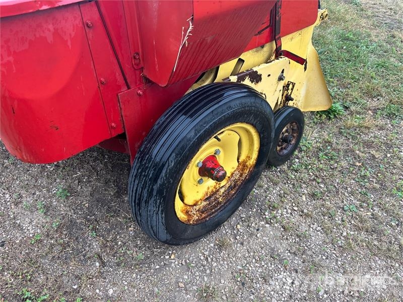 New Holland 269 Square Baler Kanttipaalaimet