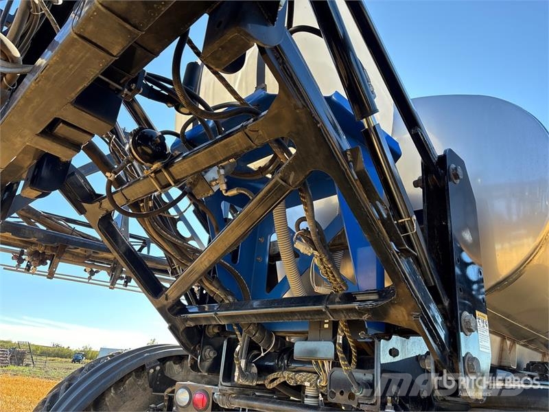New Holland 300R 120 ft High Clearance Self-Propelled Sprayer Selvdrevne sprøyter