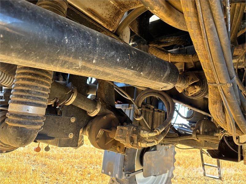 New Holland 300R 120 ft High Clearance Self-Propelled Sprayer Selvdrevne sprøyter
