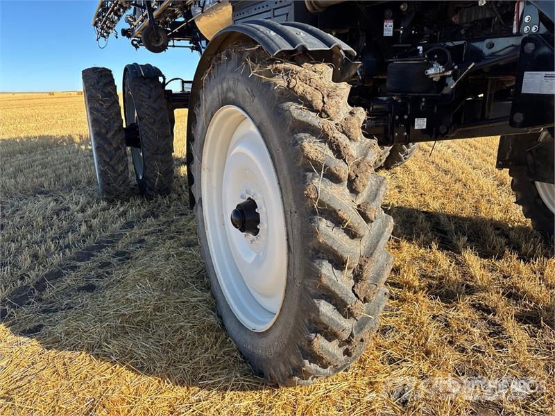 New Holland 300R 120 ft High Clearance Self-Propelled Sprayer Selvdrevne sprøyter