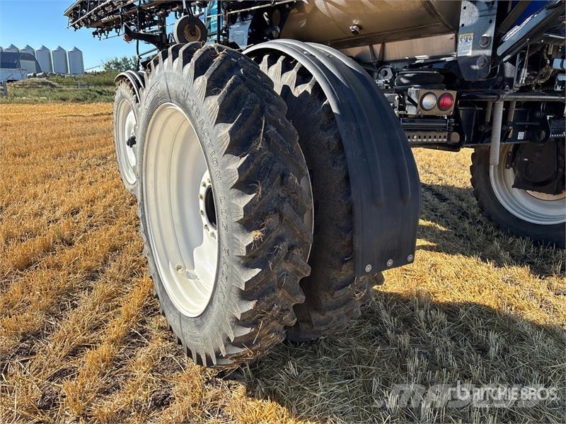 New Holland 300R 120 ft High Clearance Self-Propelled Sprayer Selvdrevne sprøyter