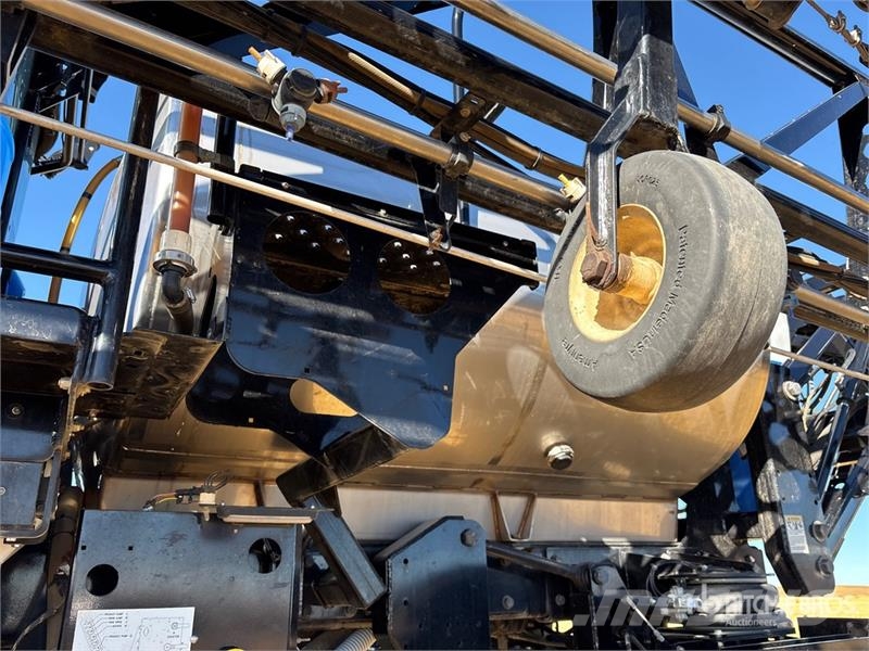 New Holland 300R 120 ft High Clearance Self-Propelled Sprayer Selvdrevne sprøyter