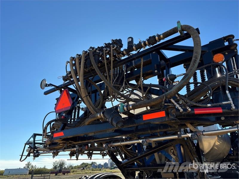 New Holland 300R 120 ft High Clearance Self-Propelled Sprayer Selvdrevne sprøyter