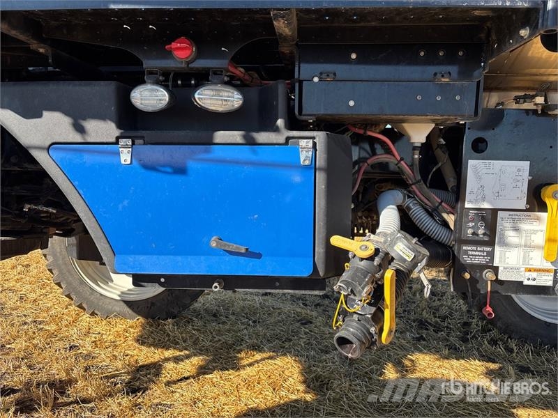 New Holland 300R 120 ft High Clearance Self-Propelled Sprayer Selvdrevne sprøyter
