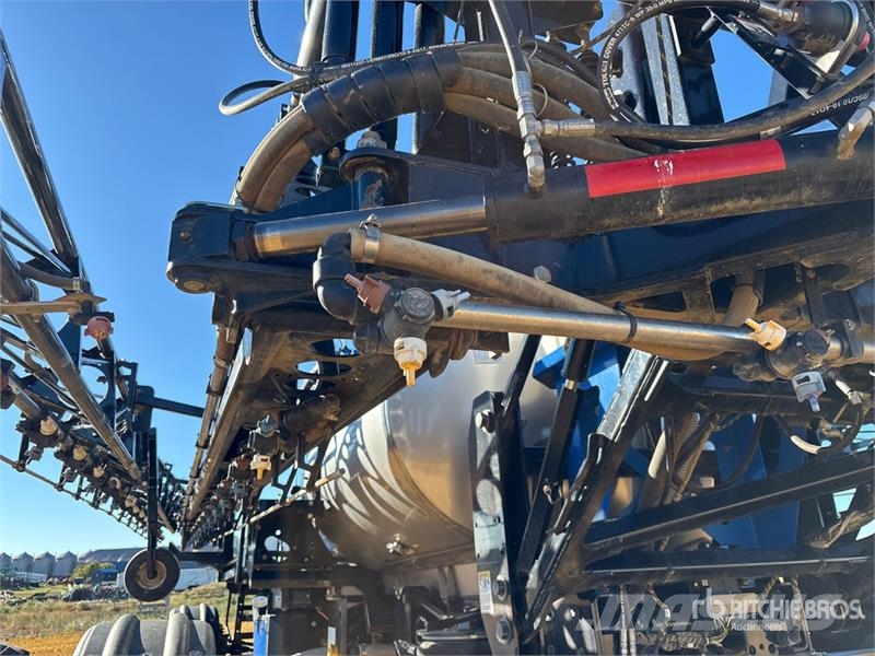 New Holland 300R 120 ft High Clearance Self-Propelled Sprayer Selvdrevne sprøyter