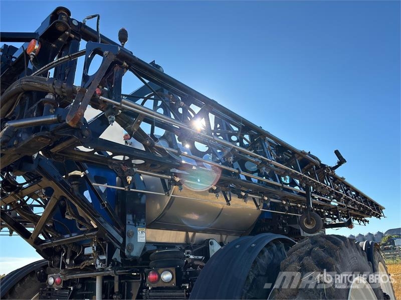 New Holland 300R 120 ft High Clearance Self-Propelled Sprayer Selvdrevne sprøyter