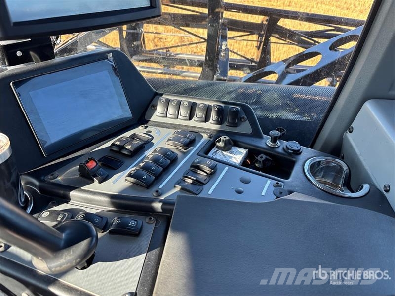 New Holland 300R 120 ft High Clearance Self-Propelled Sprayer Selvdrevne sprøyter