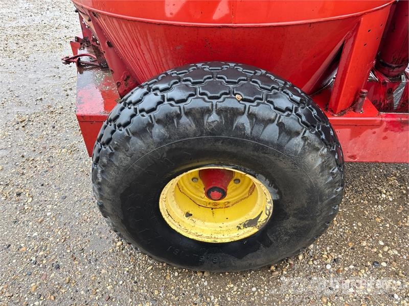 New Holland 359 Feed Mixer ミキサーフィーダー