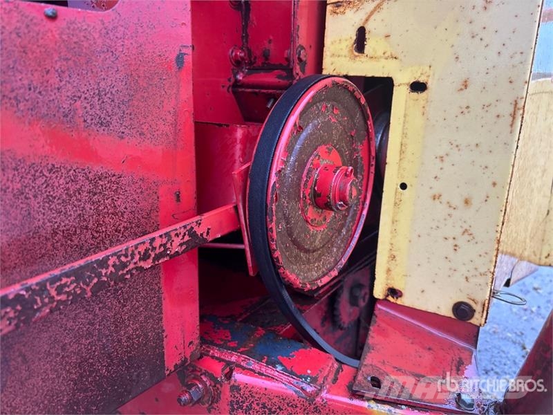 New Holland 359 Feed Mixer ミキサーフィーダー