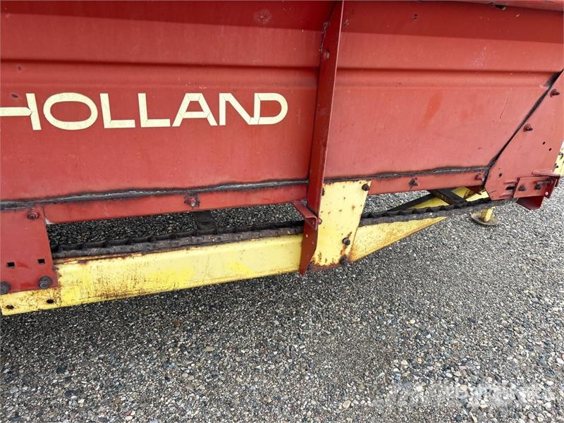 New Holland 519 S/A Manure Spreader معدات توزيع السماد العضوي