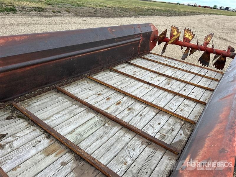 New Holland 519 S/A Manure Spreader معدات توزيع السماد العضوي