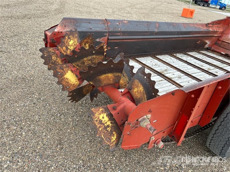 New Holland 519 S/A Manure Spreader معدات توزيع السماد العضوي