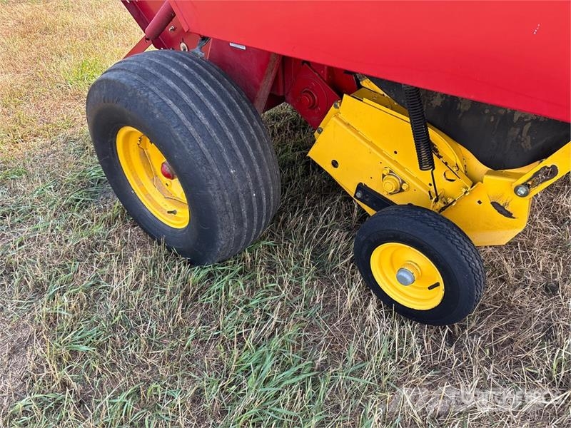 New Holland 688 Πρέσες κυλινδρικών δεμάτων