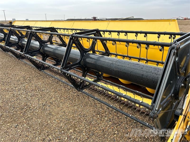 New Holland 760CG 35 ft Combine Header Kombájn adapterek