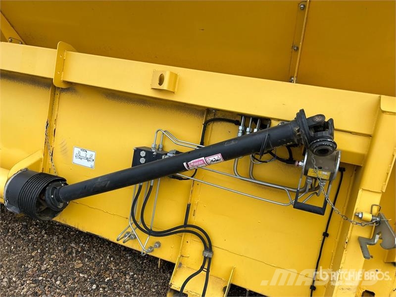 New Holland 760CG 35 ft Combine Header Kombájn adapterek