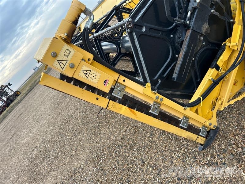 New Holland 760CG 35 ft Combine Header Kombájn adapterek