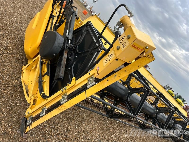 New Holland 760CG 35 ft Combine Header Kombájn adapterek