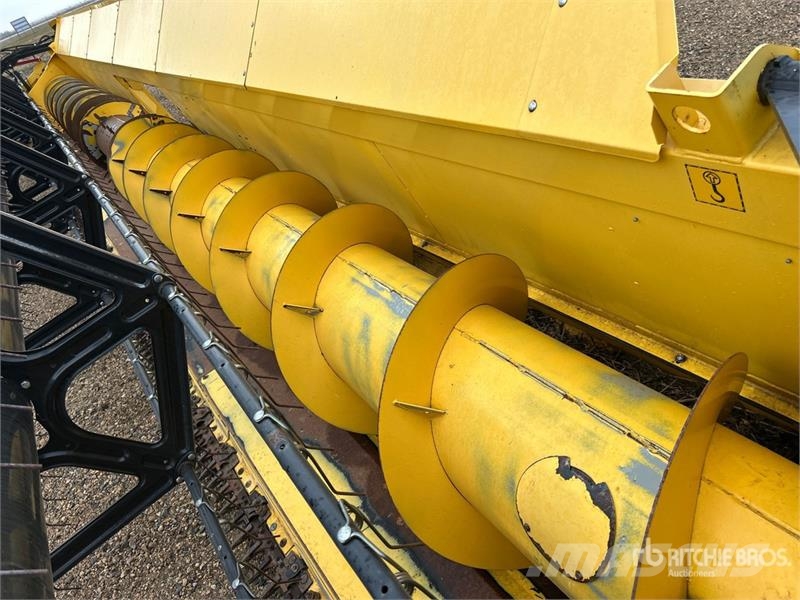 New Holland 760CG 35 ft Combine Header Kombájn adapterek