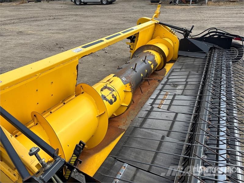 New Holland 76C 14 ft Combine Pickup Header Cabezales de cosechadoras combinadas