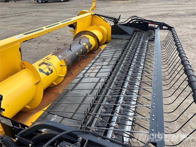 New Holland 76C 14 ft Combine Pickup Header Cabezales de cosechadoras combinadas