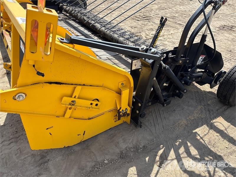 New Holland 76C 14 ft Combine Pickup Header Cabezales de cosechadoras combinadas
